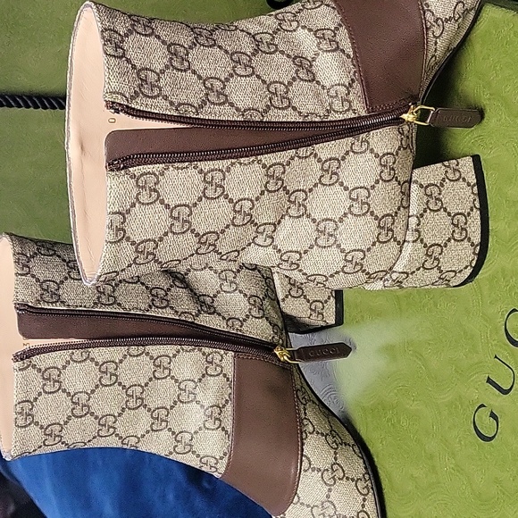 GUCCI beige and ebony GG Supreme boots size 8.5, with box and dust bags. - Picture 5 of 9